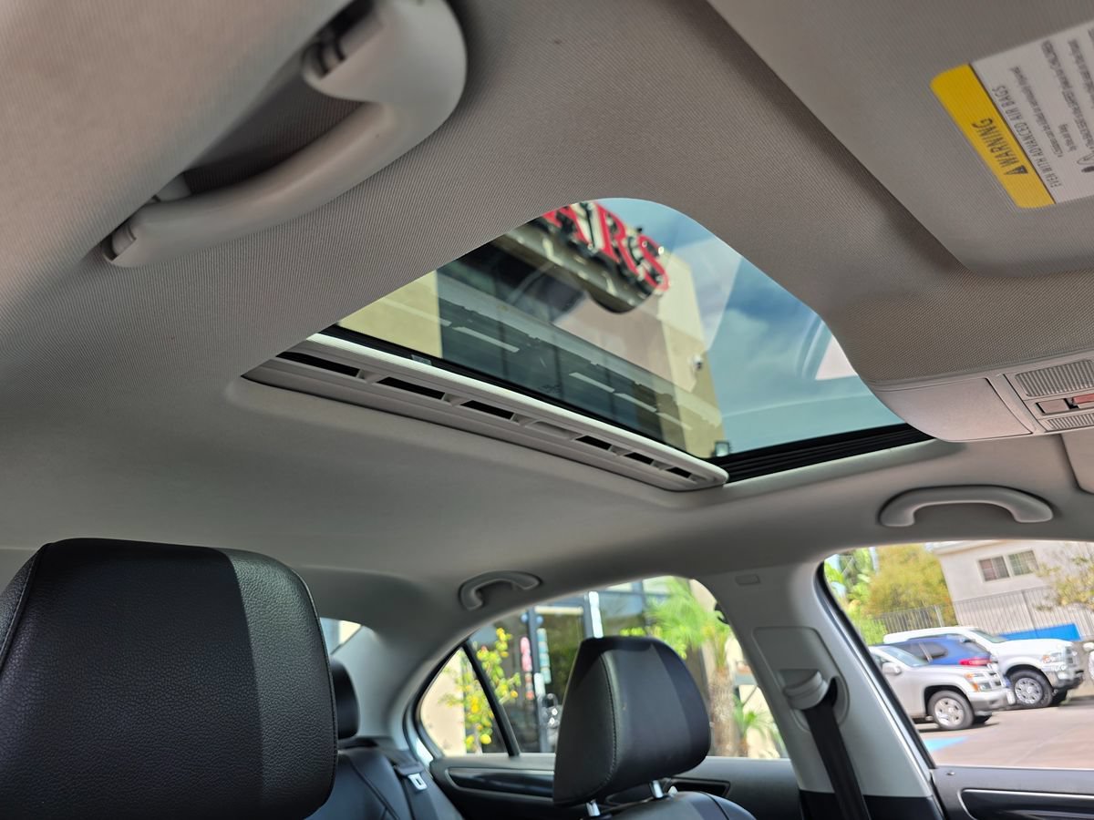 Used 2015 Volkswagen Jetta SEL FWD image 17