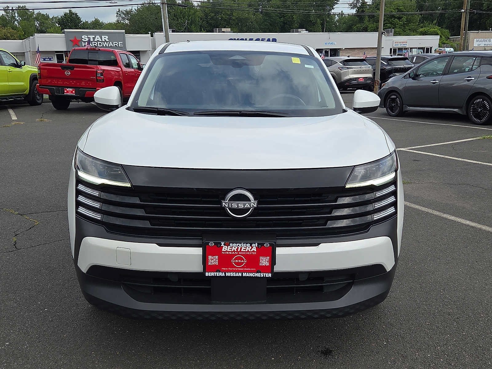 Used 2025 Nissan Kicks SV AWD/4WD image 2