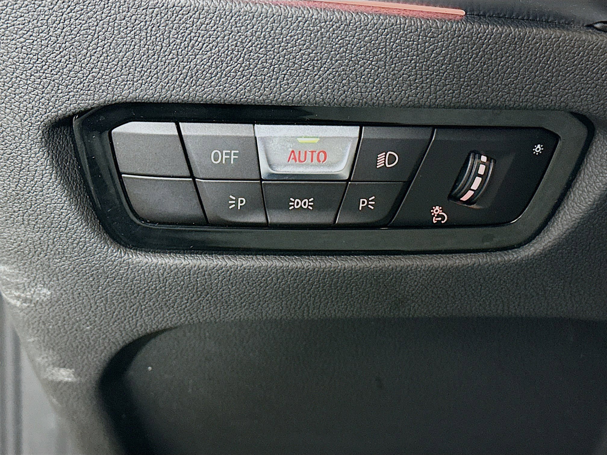 Used 2022 BMW 330i xDrive Sedan w/ Driving Assistance Package image 17