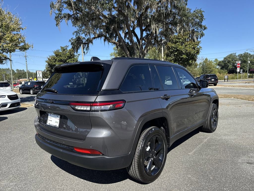 New 2025 Jeep Grand Cherokee Altitude image 3