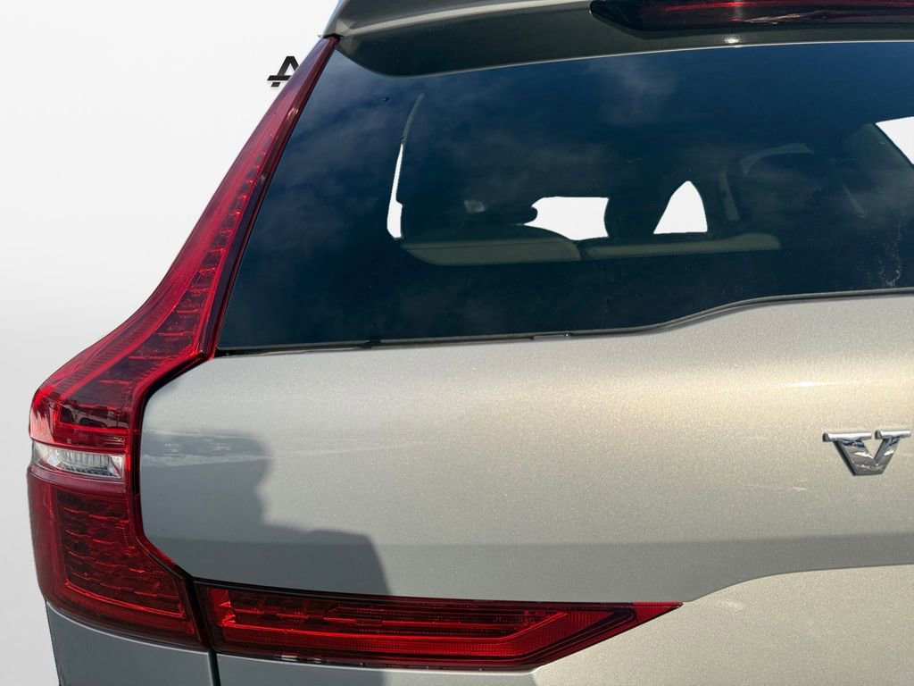 Used 2024 Volvo XC60 B5 Plus image 21