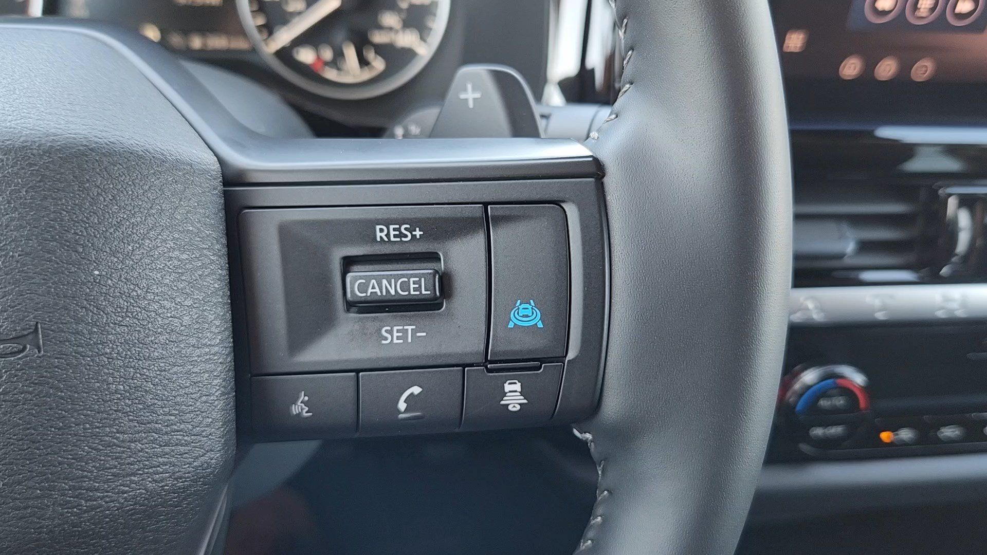 Used 2026 Nissan Pathfinder SV AWD/4WD image 14