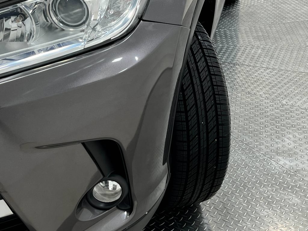 Used 2019 Toyota Highlander XLE AWD/4WD image 39