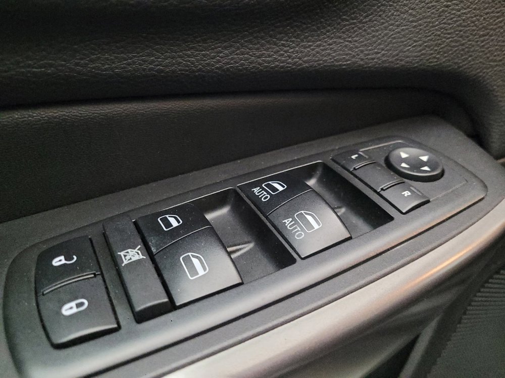 Used 2019 Jeep Cherokee Latitude Plus w/ Cold Weather Group image 27