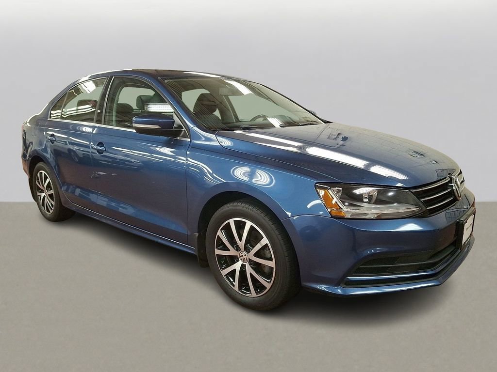 Used 2017 Volkswagen Jetta SE image 3