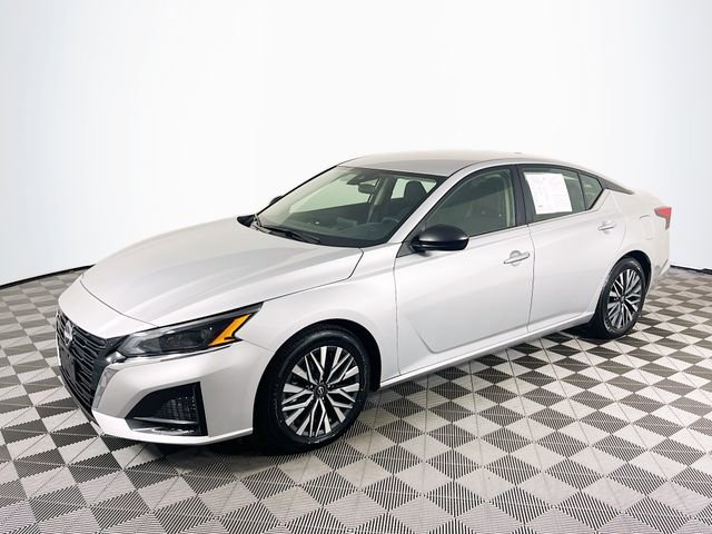 Used 2024 Nissan Altima 2.5 SV FWD image 4