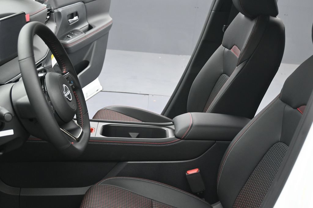 New 2026 Nissan Kicks SR AWD/4WD image 16