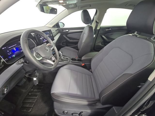 Used 2025 Volkswagen Jetta SE FWD image 6