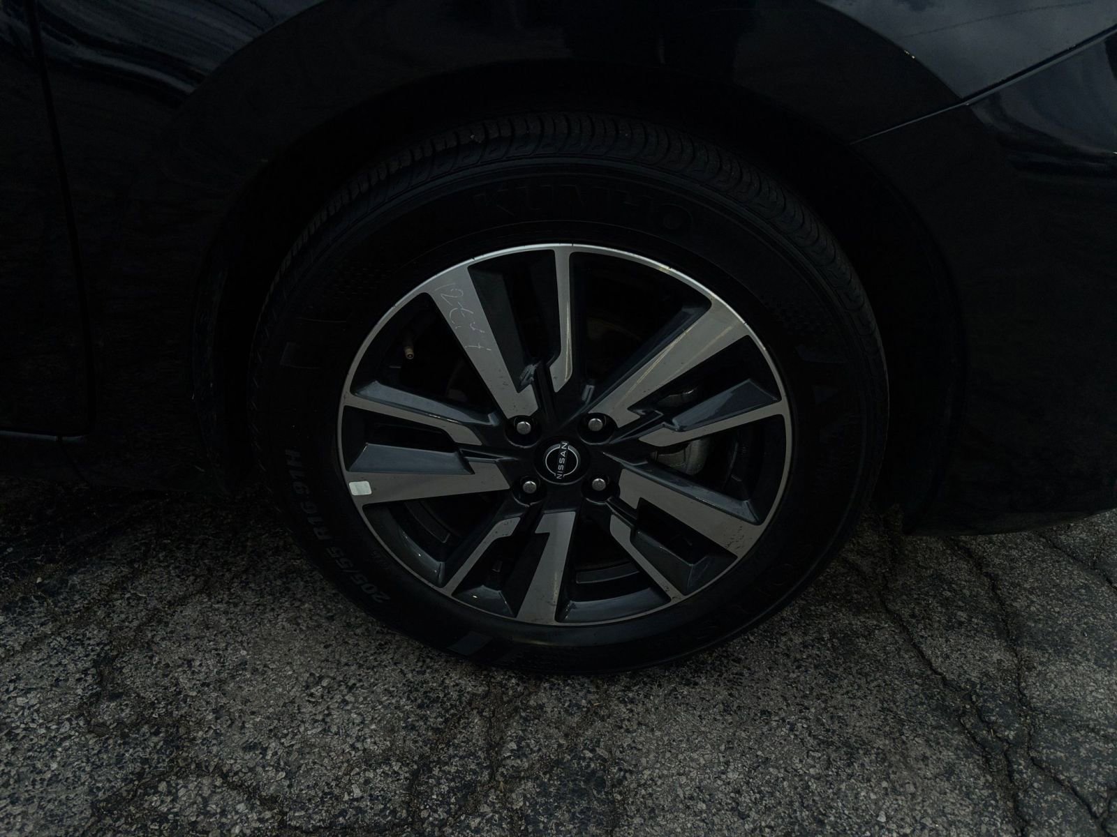 Used 2025 Nissan Versa SV image 28