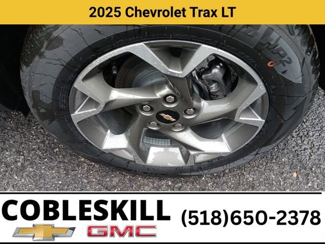 New 2025 Chevrolet Trax LT w/ Driver Confidence Package image 10