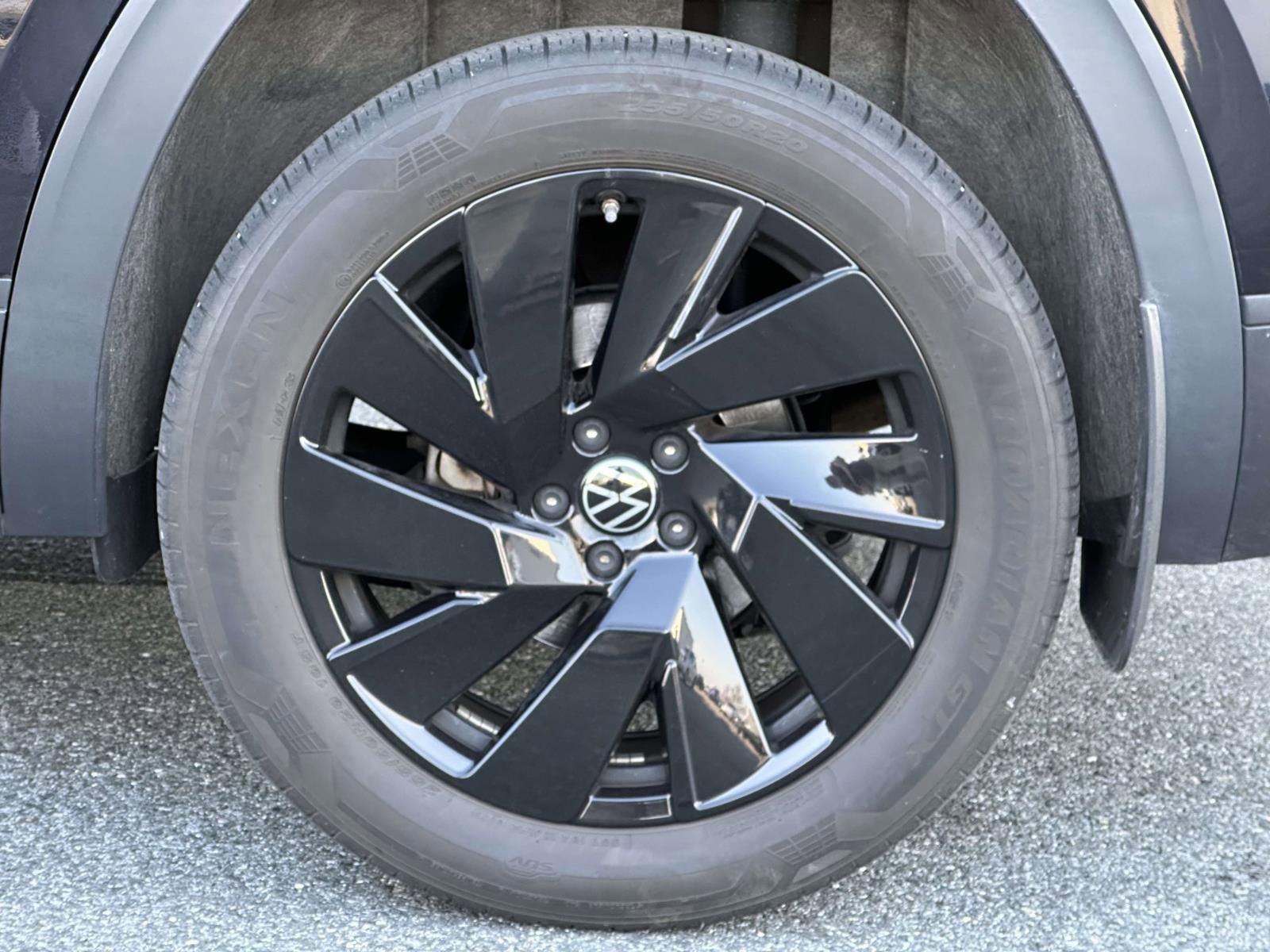 Used 2024 Volkswagen Atlas Cross Sport SE w/ Panoramic Sunroof Package image 7