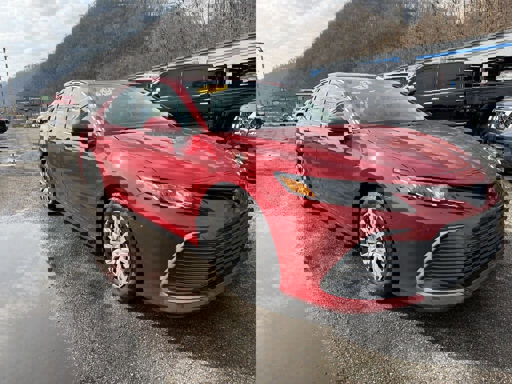 Used 2023 Toyota Camry LE image 2