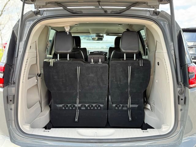 Used 2023 Chrysler Pacifica Touring-L FWD image 22