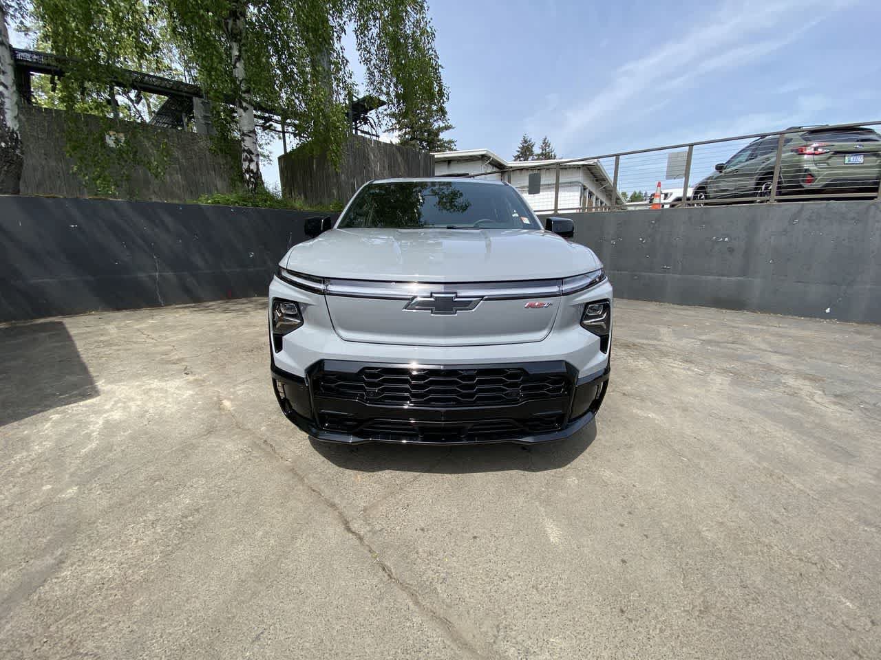 Used 2025 Chevrolet Silverado EV RST AWD/4WD image 9