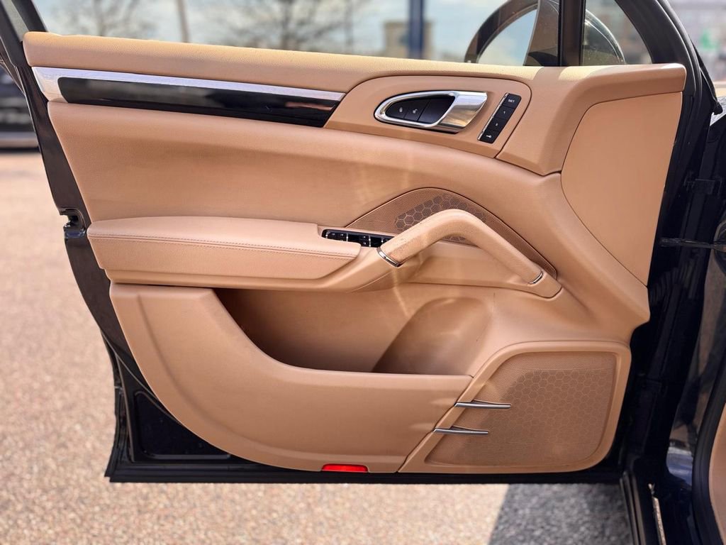 Used 2016 Porsche Cayenne image 12