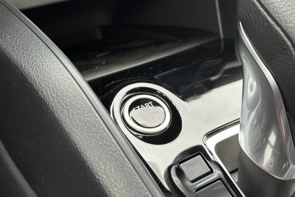 New 2025 Nissan Versa SR w/ Trunk Package image 18