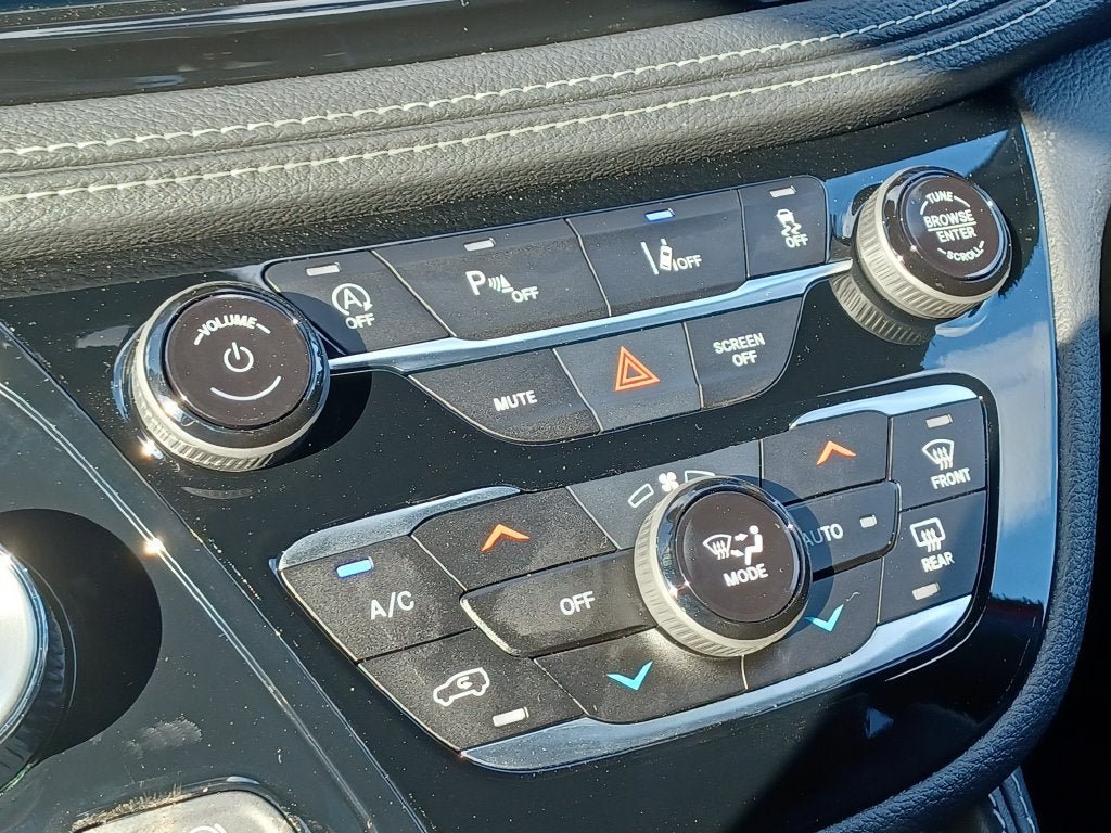 New 2027 Chrysler Pacifica Limited AWD/4WD image 20