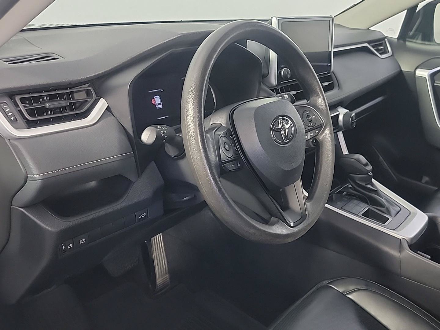 Used 2023 Toyota RAV4 XLE w/ Convenience Package AWD/4WD image 17
