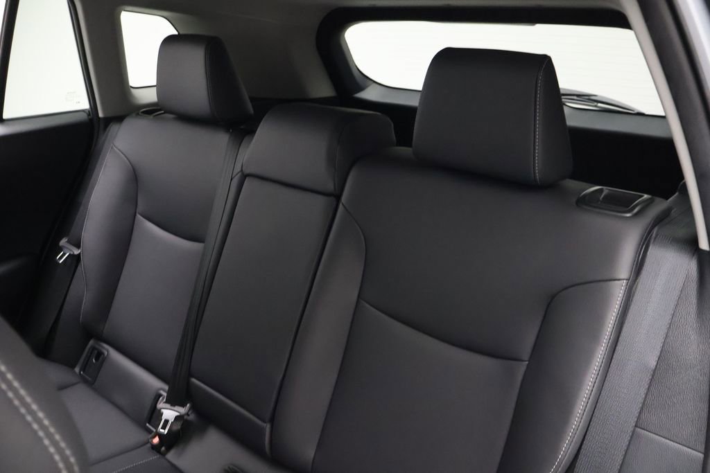 Used 2023 Toyota Corolla Cross XLE w/ Convenience Package FWD image 18