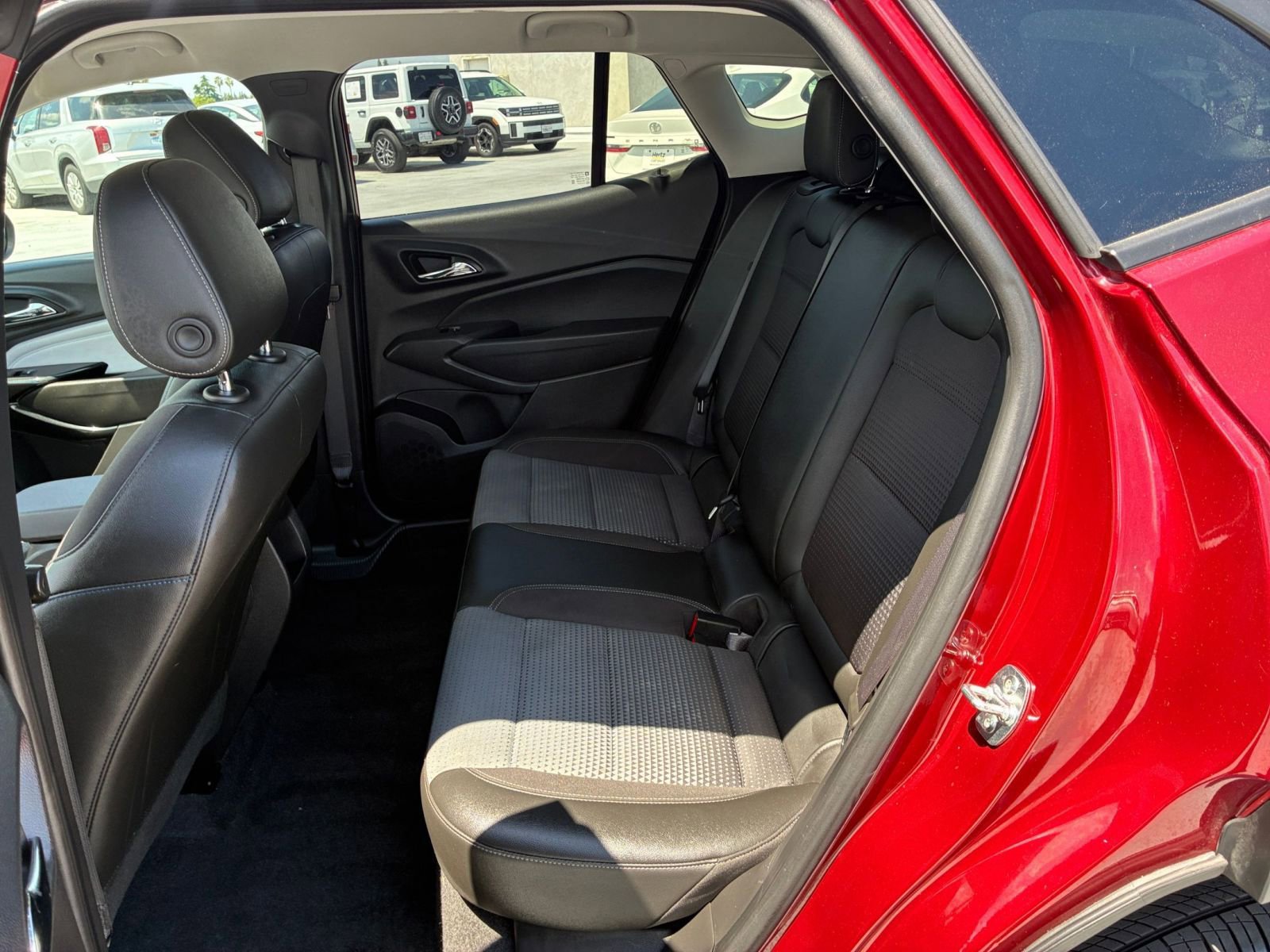 Used 2025 Chevrolet Trax LT FWD image 24