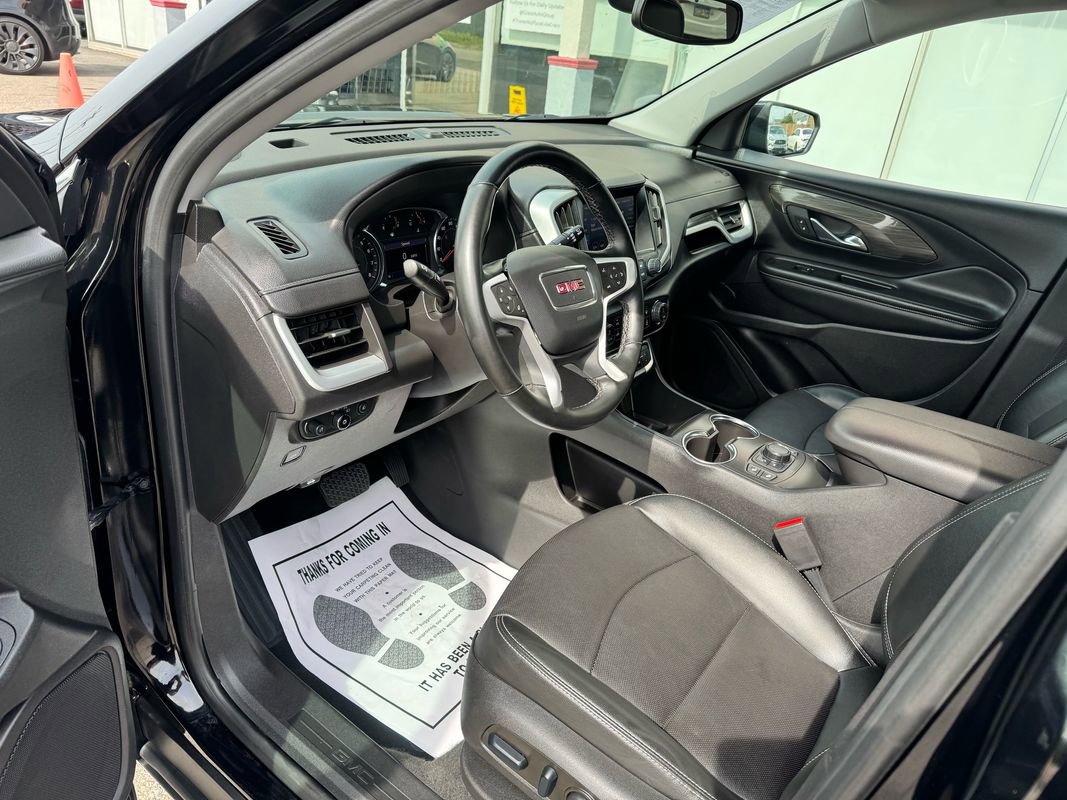 Used 2023 GMC Terrain SLT image 13