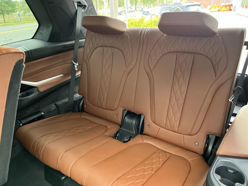 New 2026 BMW X7 M60i image 24