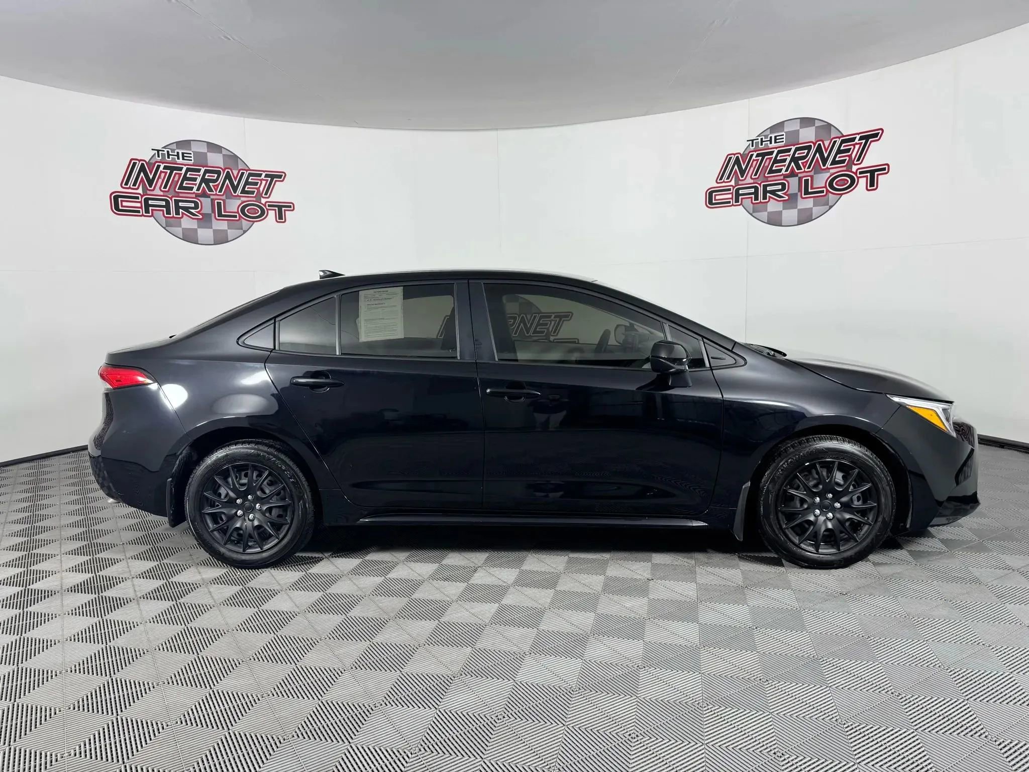 Used 2025 Toyota Corolla LE FWD image 8