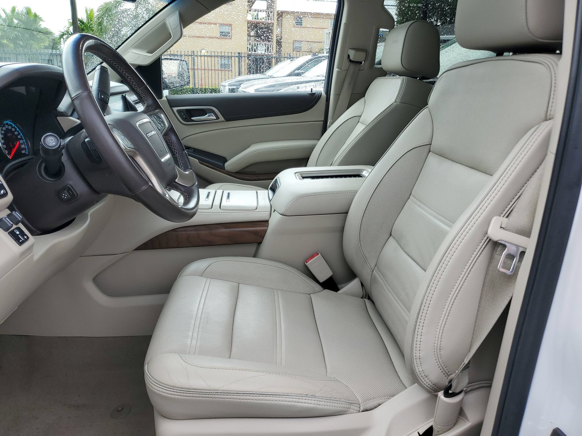 Used 2020 GMC Yukon Denali w/ Denali Premium Package RWD image 22