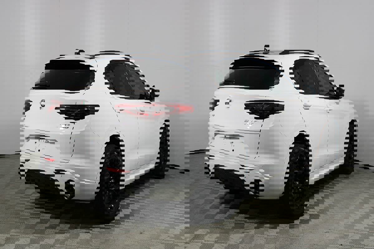 Used 2023 Alfa Romeo Stelvio Veloce image 39