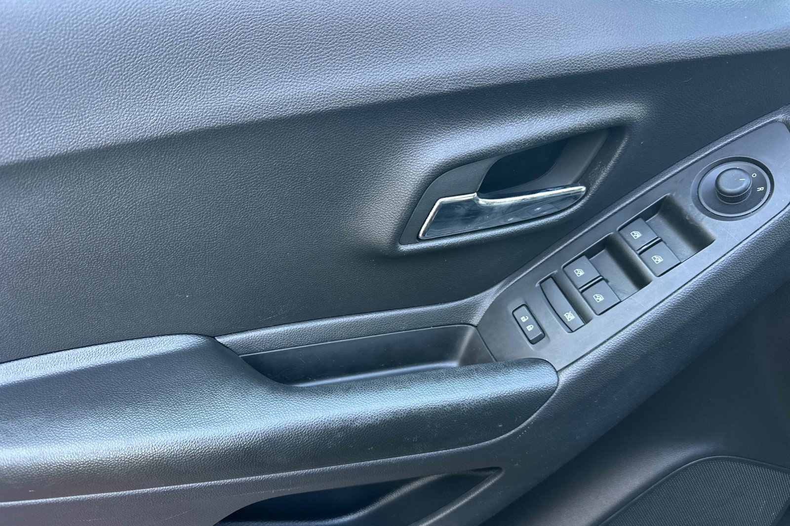 Used 2022 Chevrolet Trax LT w/ LT Convenience Package image 11