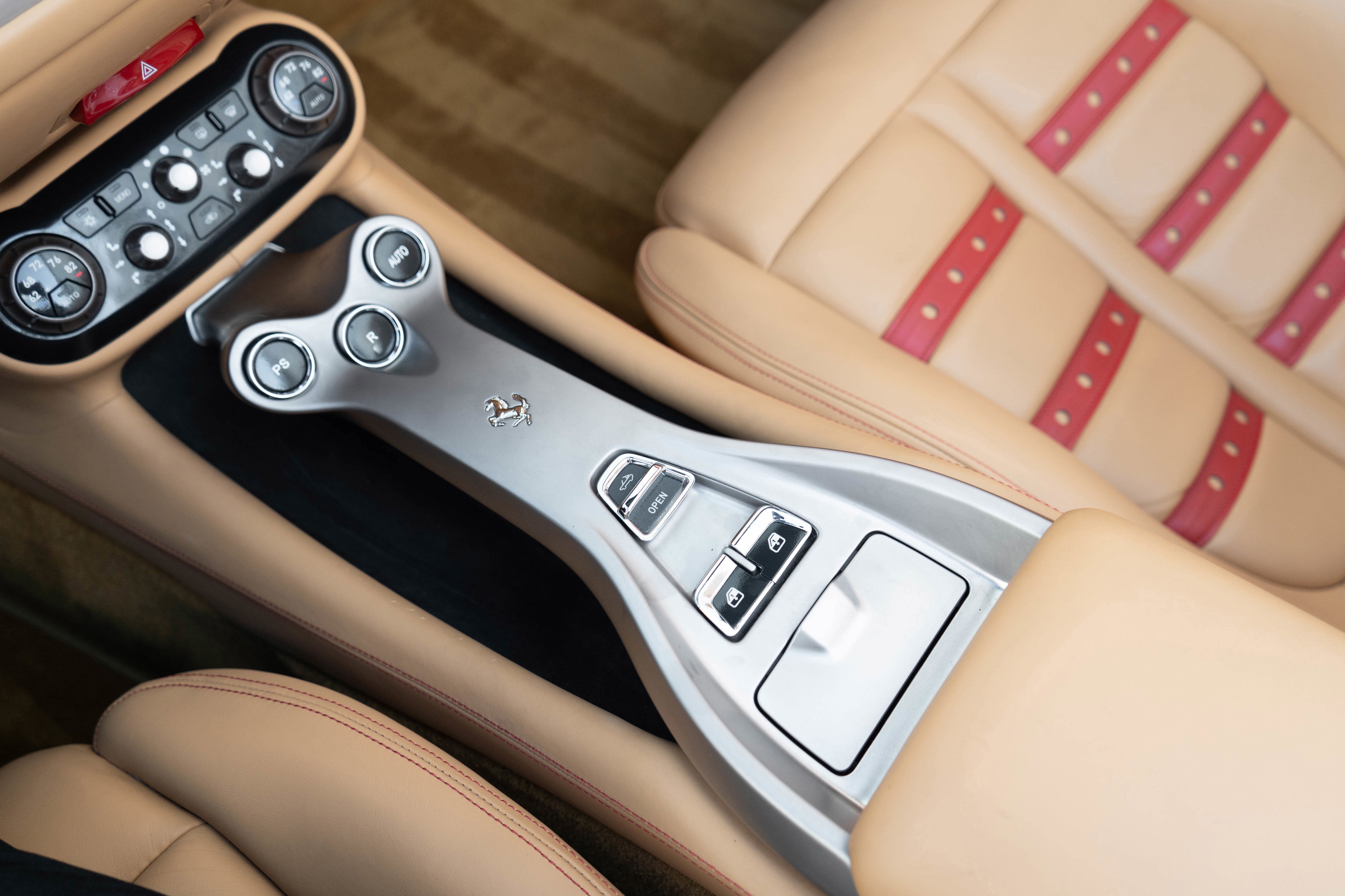 Used 2010 Ferrari California RWD image 24