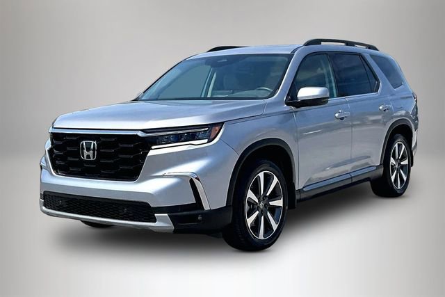 Used 2025 Honda Pilot Touring image 2