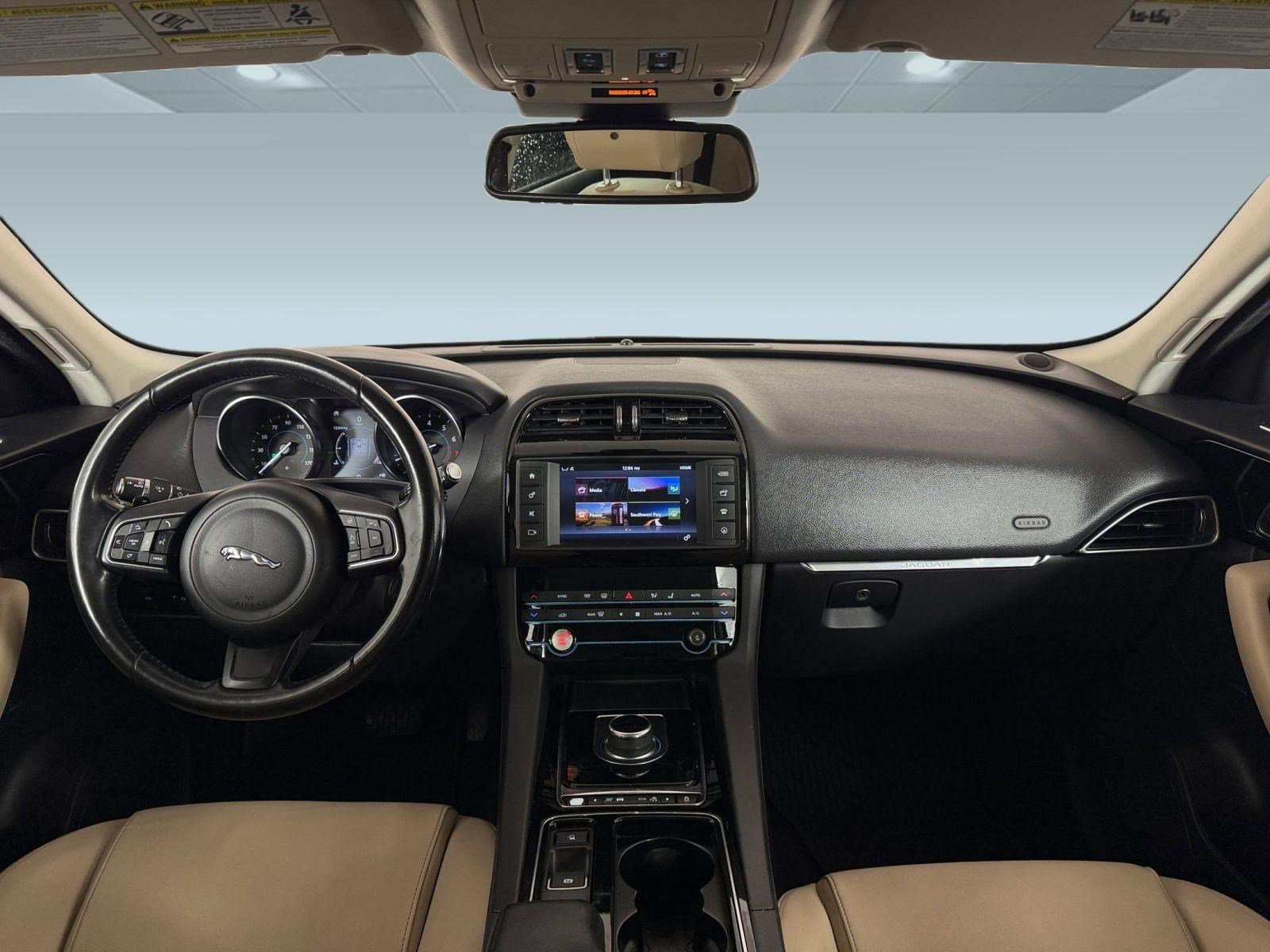 Used 2018 Jaguar F-PACE Premium AWD/4WD image 14