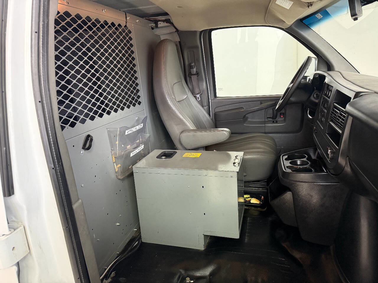 Used 2014 Chevrolet Express 3500 Extended RWD image 81
