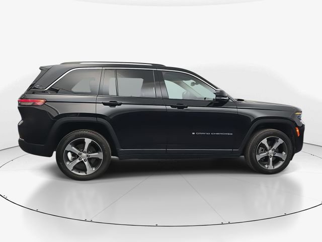 Used 2023 Jeep Grand Cherokee 4WD 4xe w/ Luxury Tech Group II image 11