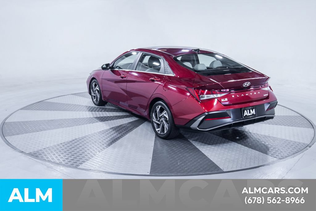 Used 2025 Hyundai Elantra Limited FWD image 7