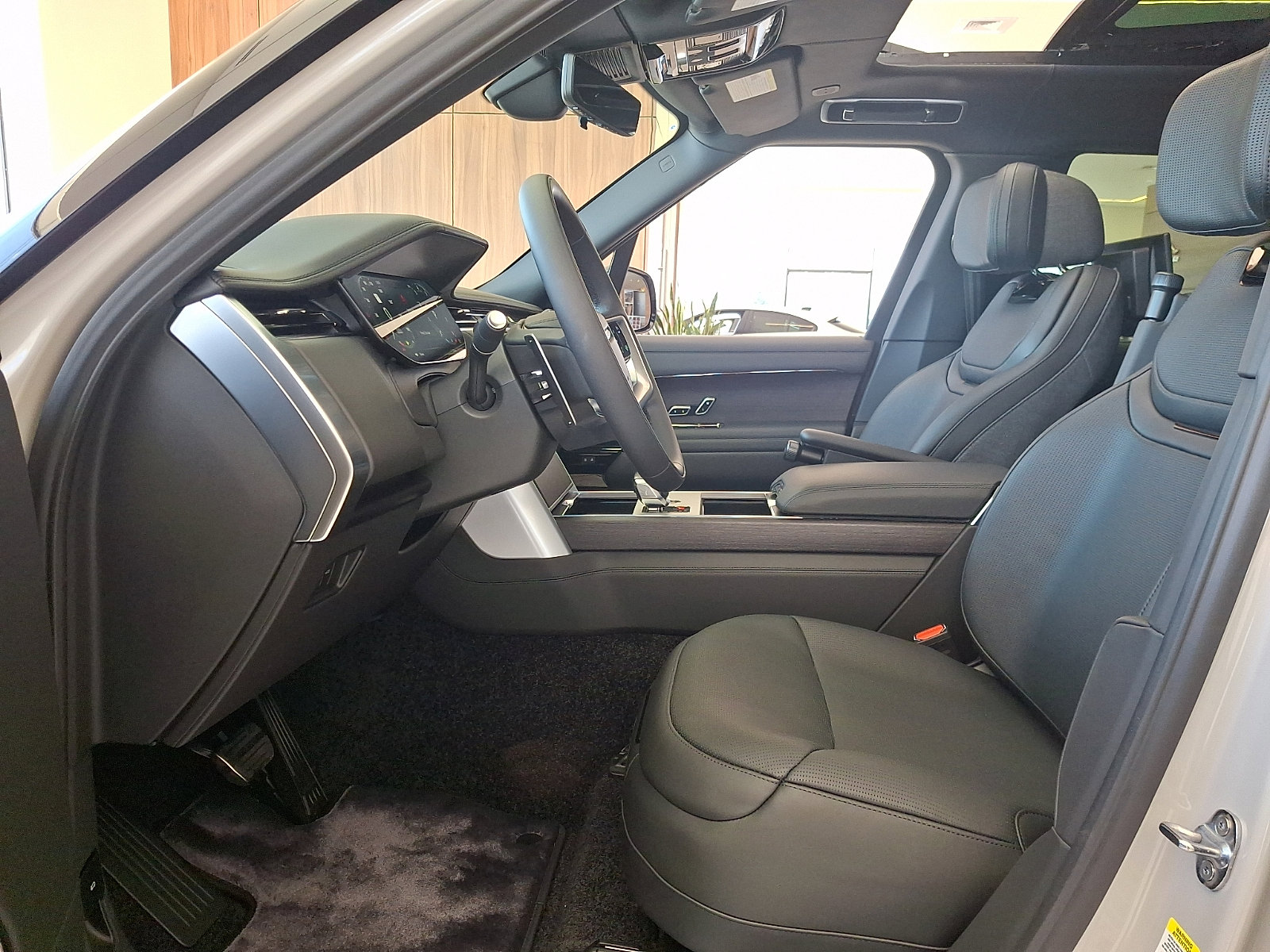 New 2026 Land Rover Range Rover SV AWD/4WD image 11