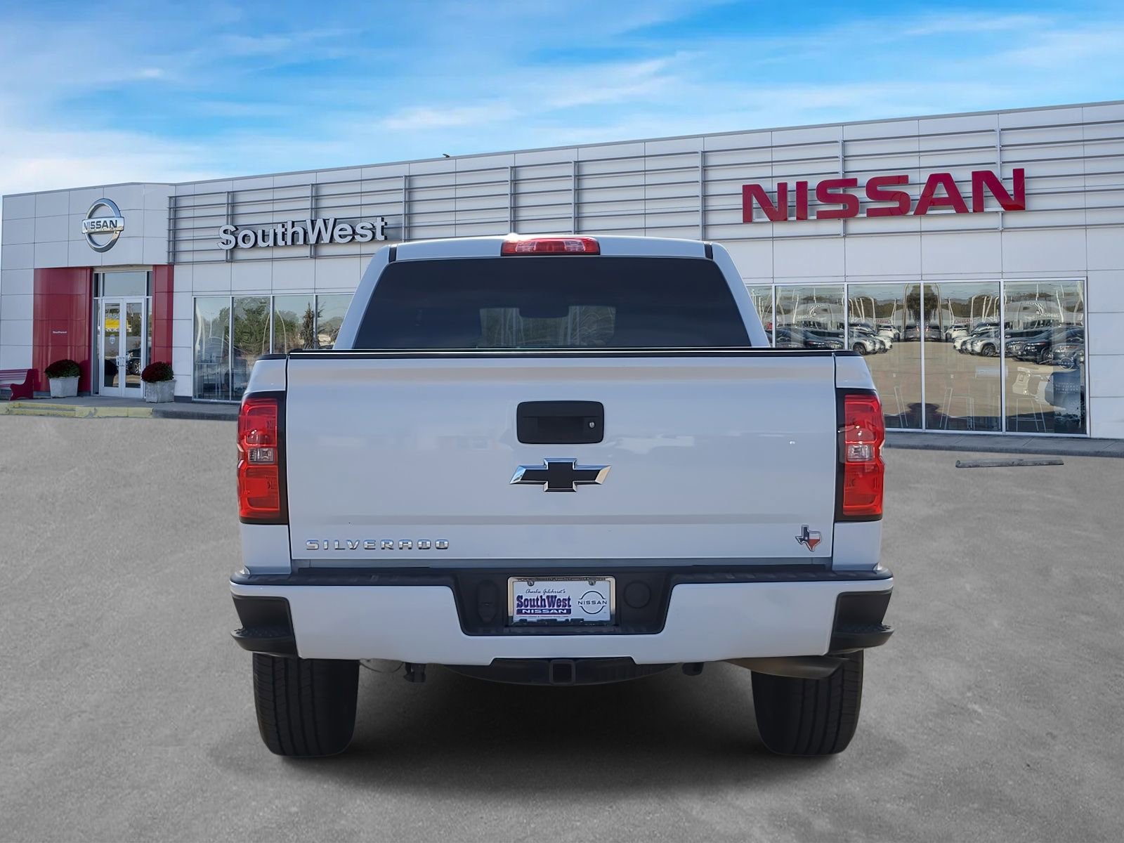 Used 2018 Chevrolet Silverado 1500 Custom w/ Custom Value Package image 8