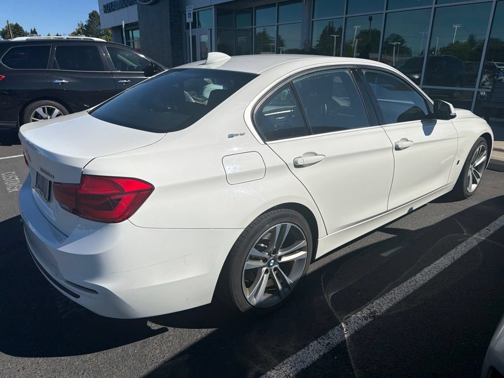Used 2018 BMW 330e w/ Convenience Package RWD image 2