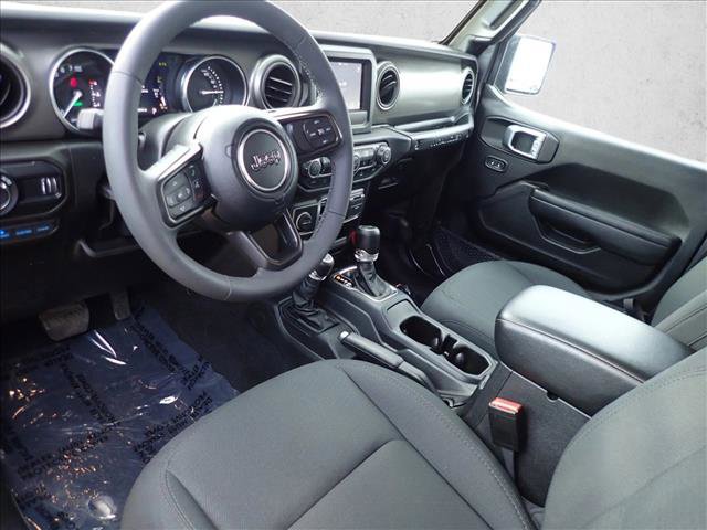 Used 2023 Jeep Wrangler Unlimited w/ Cold Weather Group AWD/4WD image 10