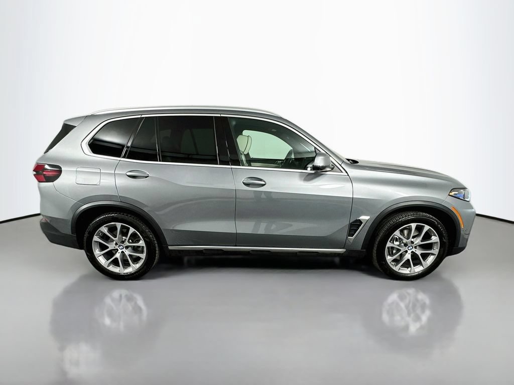 Certified 2024 BMW X5 xDrive40i w/ Premium Package AWD/4WD image 4