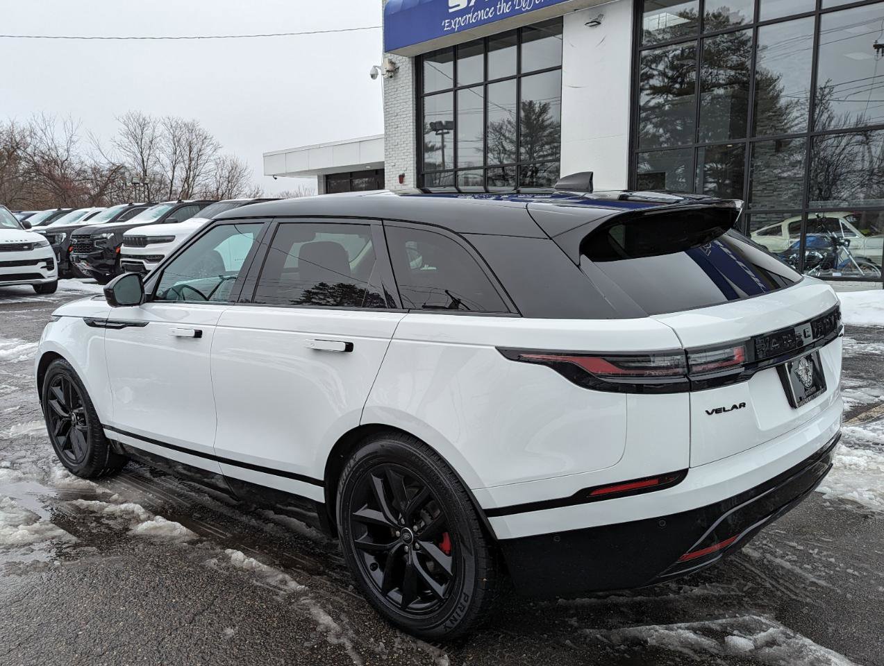 Used 2025 Land Rover Range Rover Velar Dynamic SE image 5