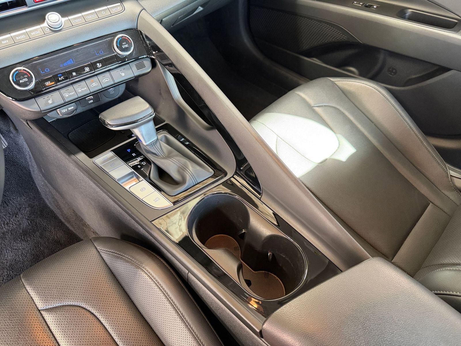 Used 2025 Hyundai Elantra Limited image 43