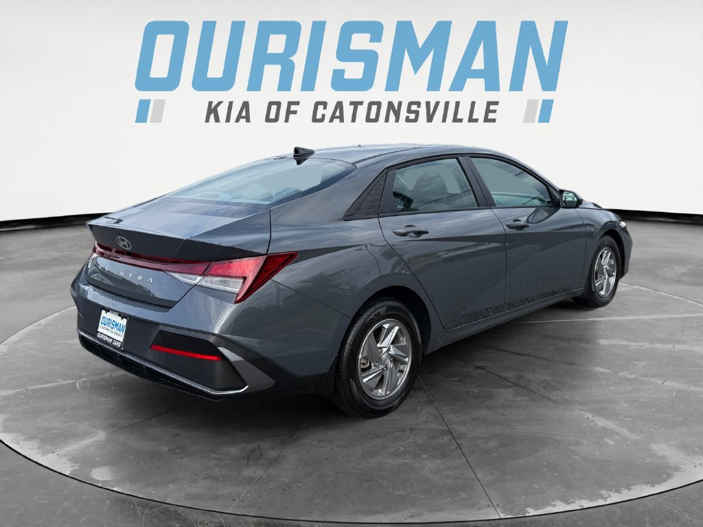 Used 2026 Hyundai Elantra SE FWD image 6