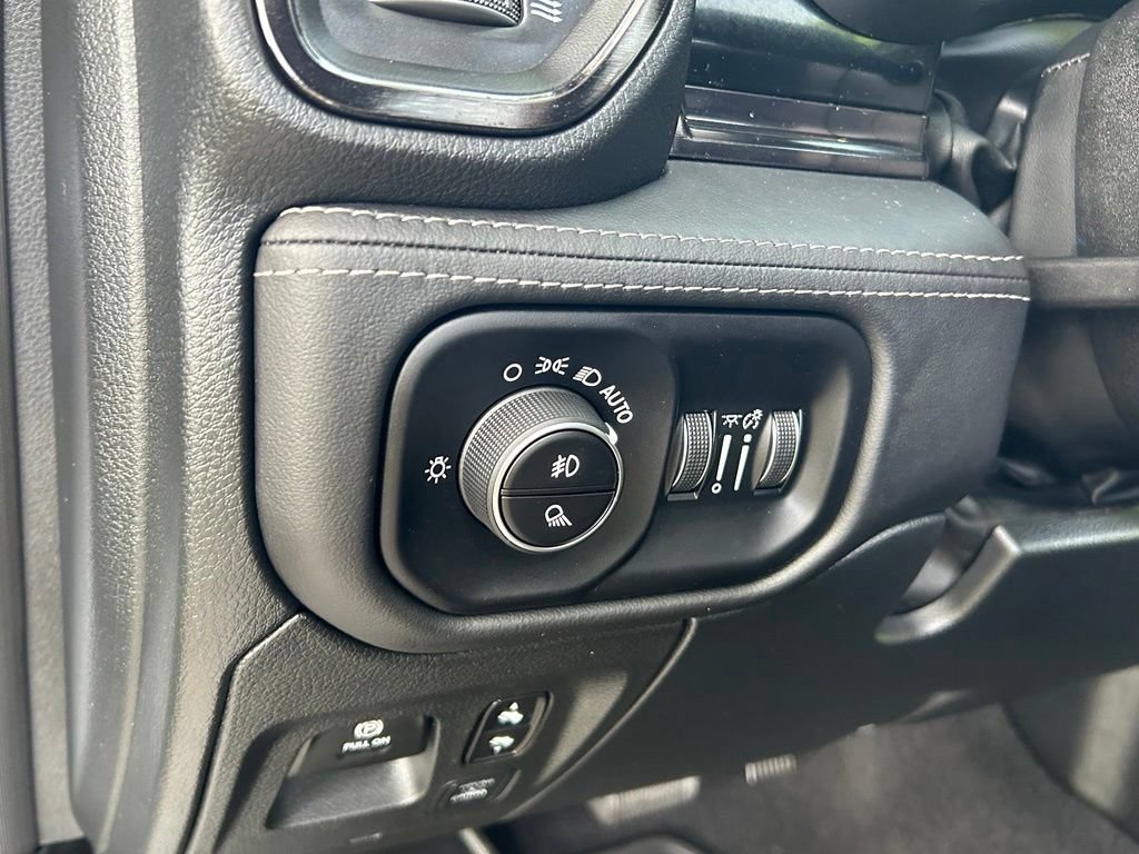 Used 2025 RAM 1500 Limited AWD/4WD image 21