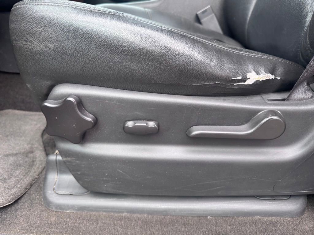Used 2013 Chevrolet Avalanche LT image 15