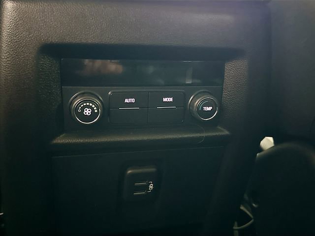 Used 2020 Chevrolet Traverse LT image 25