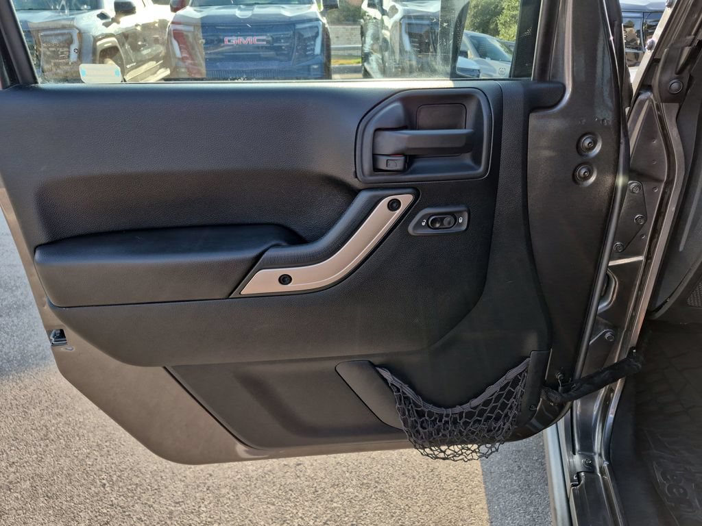 Used 2016 Jeep Wrangler Unlimited Sahara AWD/4WD image 20