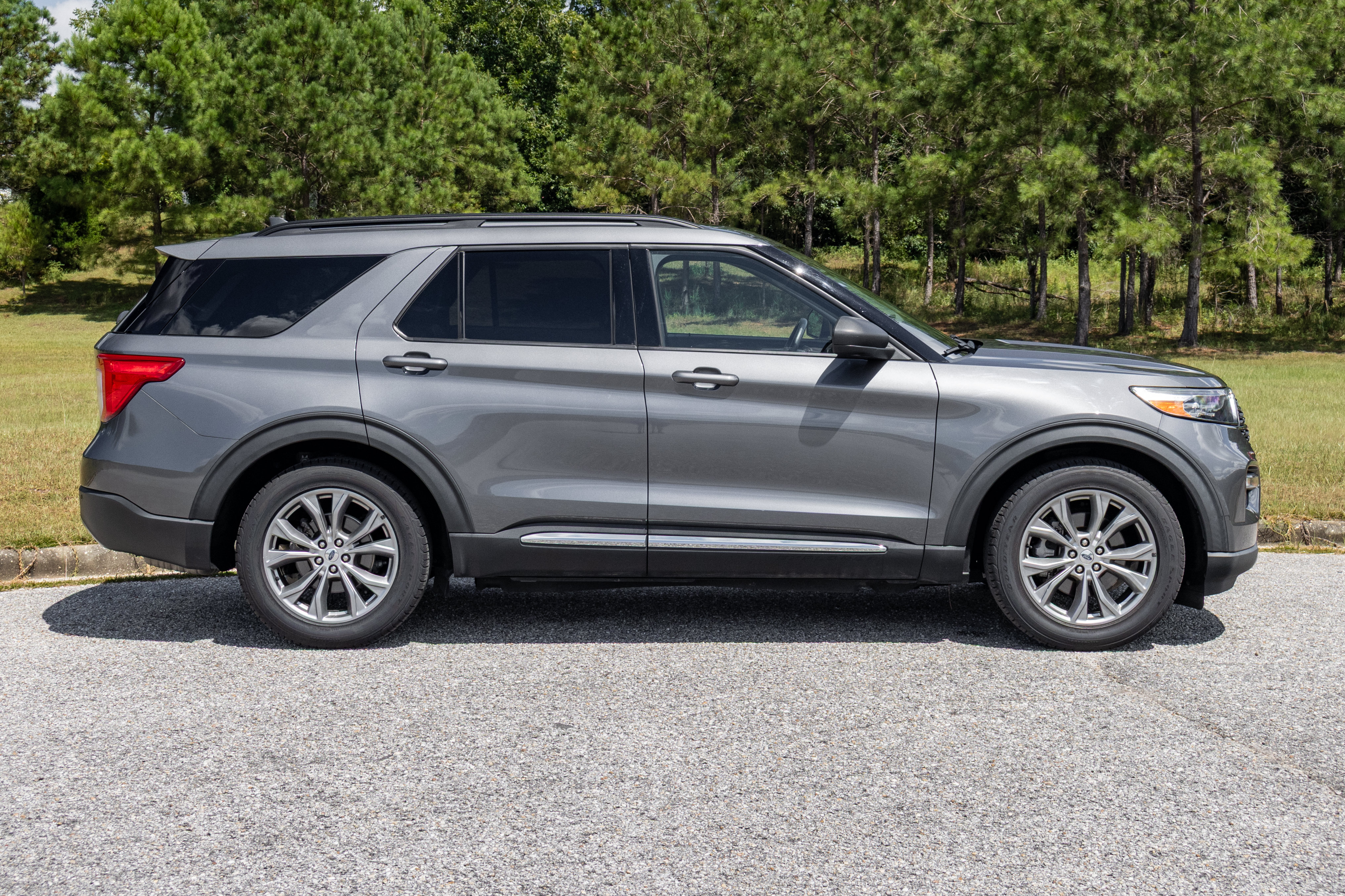 Used 2022 Ford Explorer XLT w/ Equipment Group 202A RWD image 7