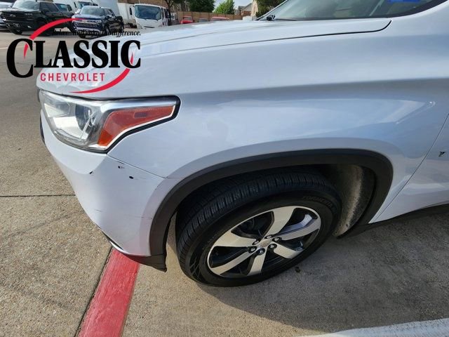 Used 2020 Chevrolet Traverse LT w/ LT Premium Package image 10